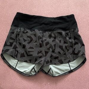 Lululemon Speed Up Low Rise Lined 2.5” Shorts, Labyrinth Black Cast/Black, 2